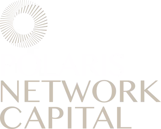 Polaris Network Capital Markenlogo in beiger Farbe.